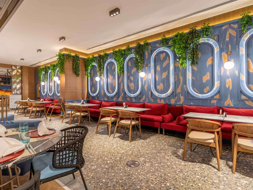 Mercure Trabzon Hotel Ресторан фото Interior of a restaurant in the mall